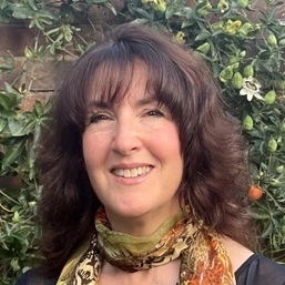 Deborah Dray headshot